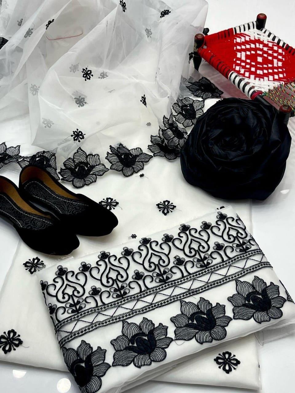 3 Pcs Women's Unstitched Embroidered Suit